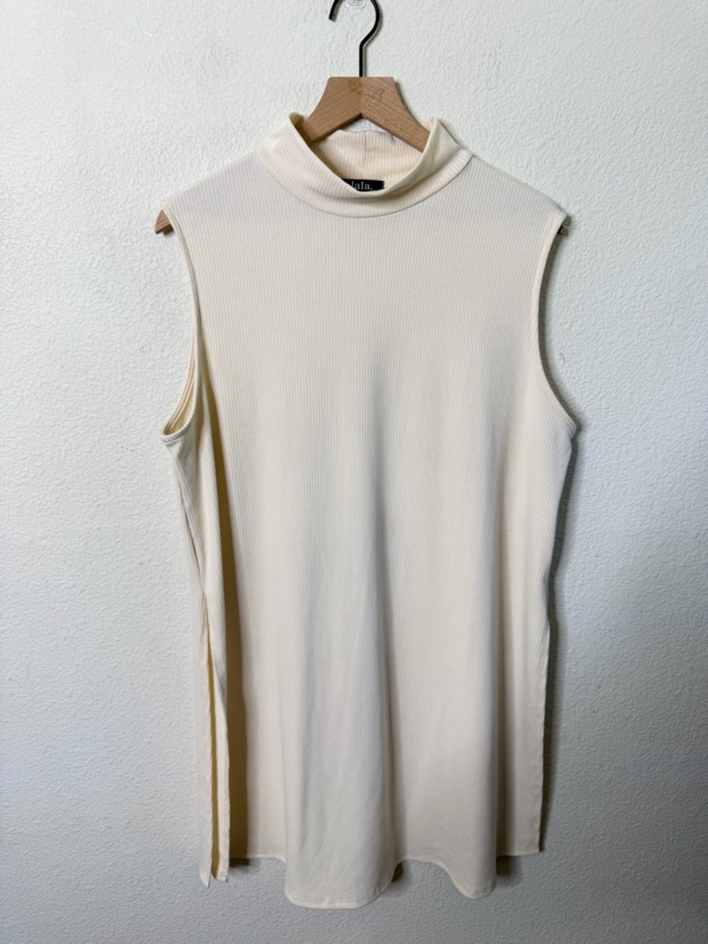 Dressed in LALA Gigi Sleeveless Ribbed Tunic Tank Top in Sand Womens Size 2X - Picture 3 of 6